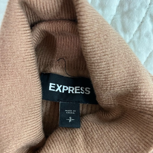 Turtle Neck Sweater - Picture 3 of 3